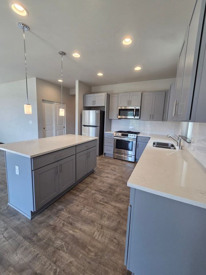 5151 Sophie St - Photo 7 of 38