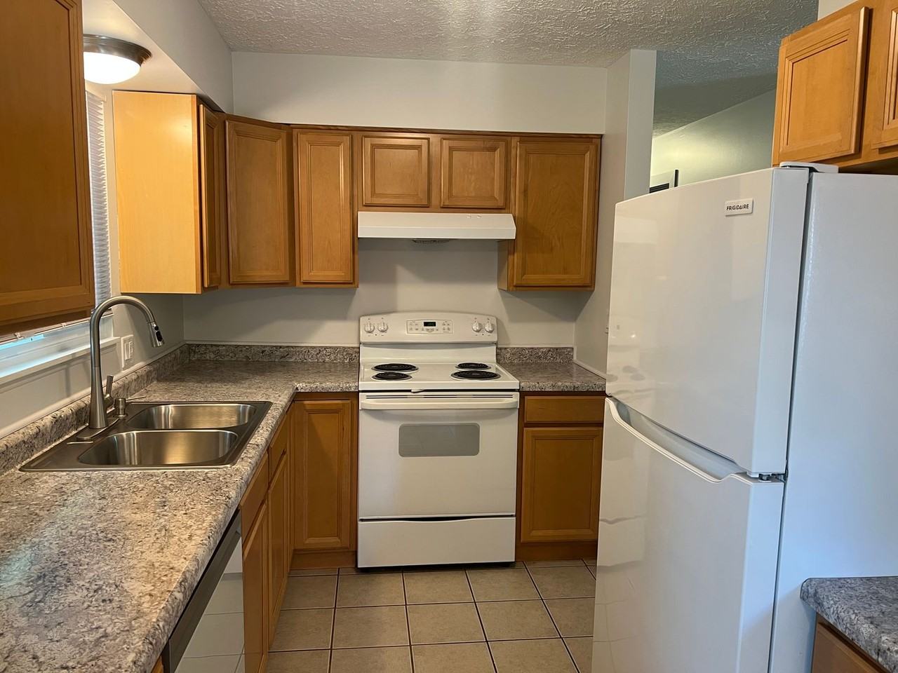 322 Cochlin St - Photo 5 of 15