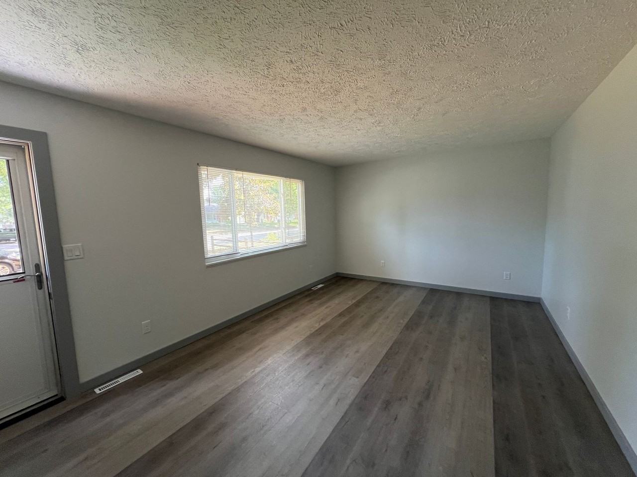 322 Cochlin St - Photo 6 of 15
