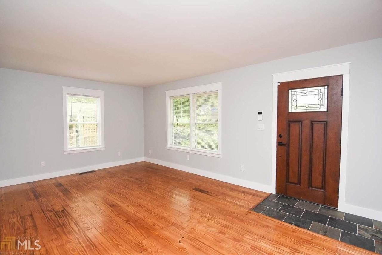 1879 Dyer Cir - Photo 3 of 19