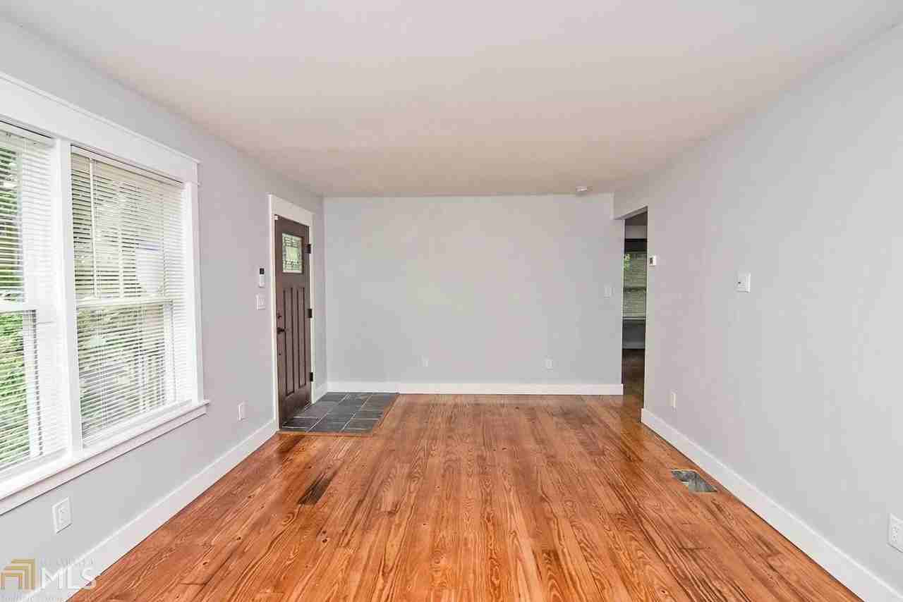 1879 Dyer Cir - Photo 4 of 19