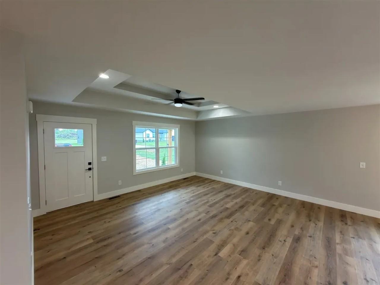 100 Madeline Ct - Photo 2 of 9