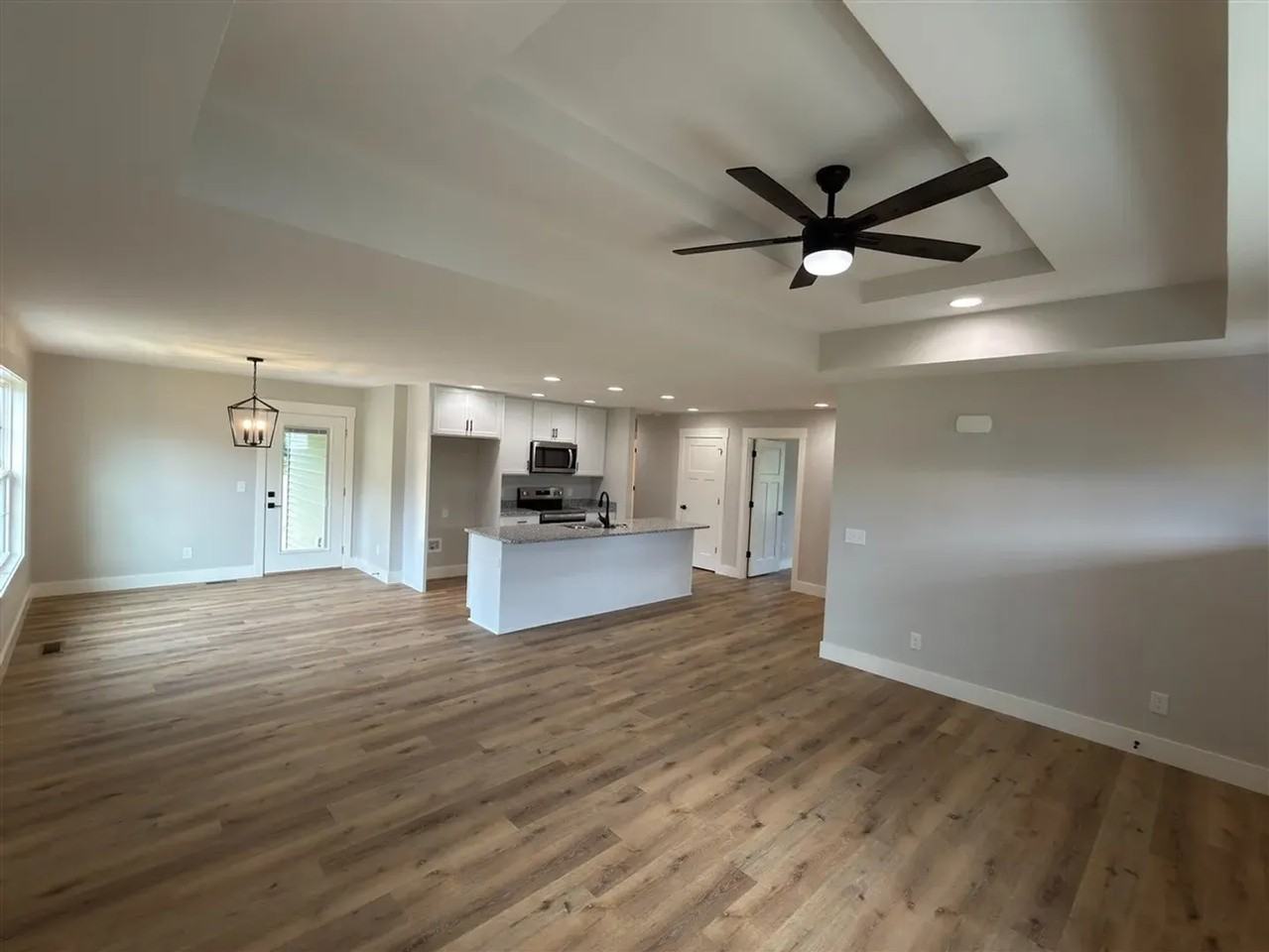 100 Madeline Ct - Photo 3 of 9