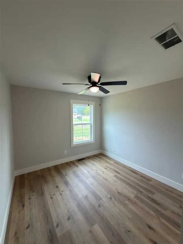 100 Madeline Ct - Photo 4 of 9