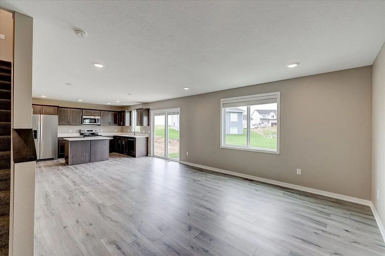 1817 20th Ave Se - Photo 3 of 17