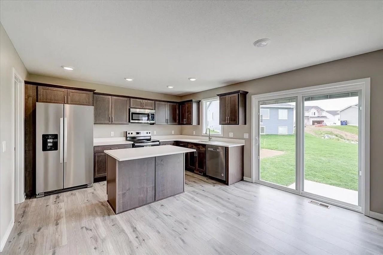 1817 20th Ave Se - Photo 5 of 17