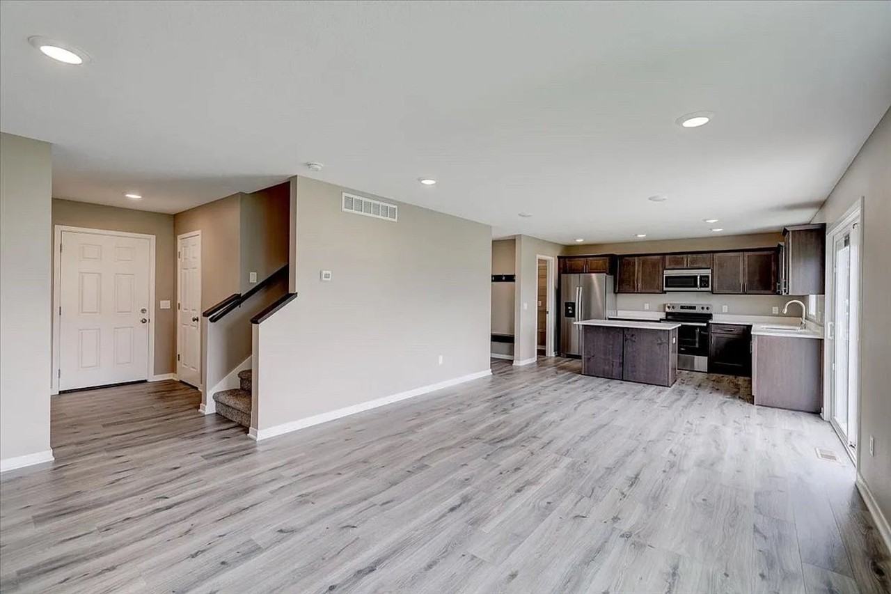 1817 20th Ave Se - Photo 6 of 17