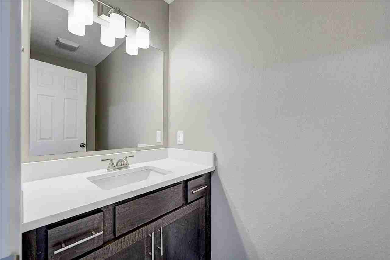 1817 20th Ave Se - Photo 7 of 17