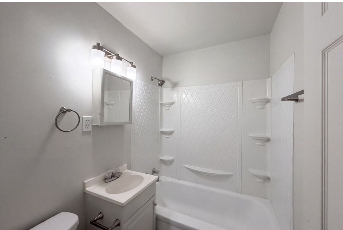 4770 Woodend Avenue - Photo 2 of 8
