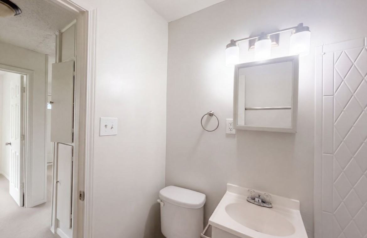 4770 Woodend Avenue - Photo 3 of 8