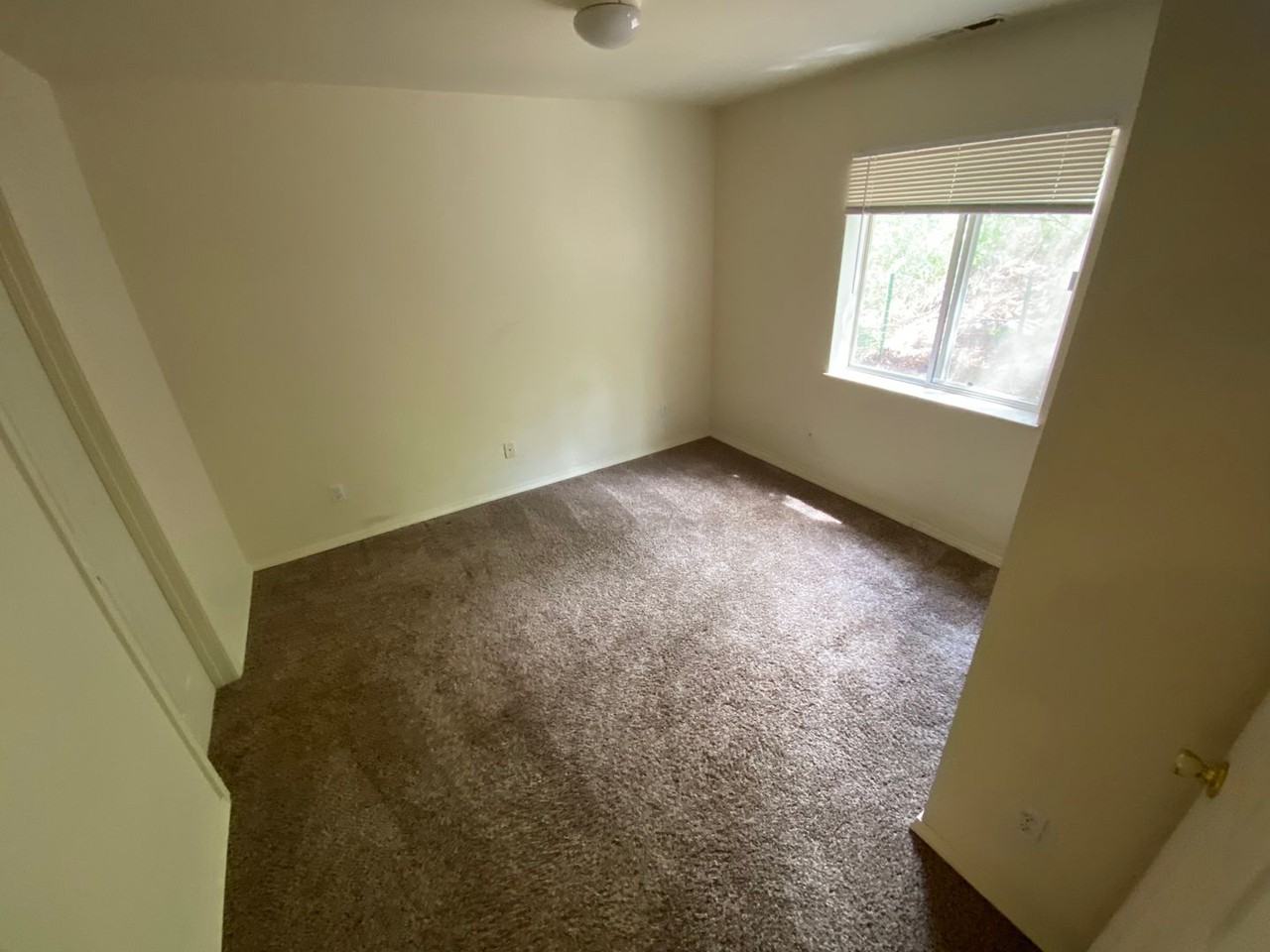832 E 32nd St - Photo 7 of 13