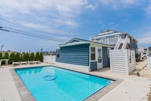 featured image of 9 28th St E