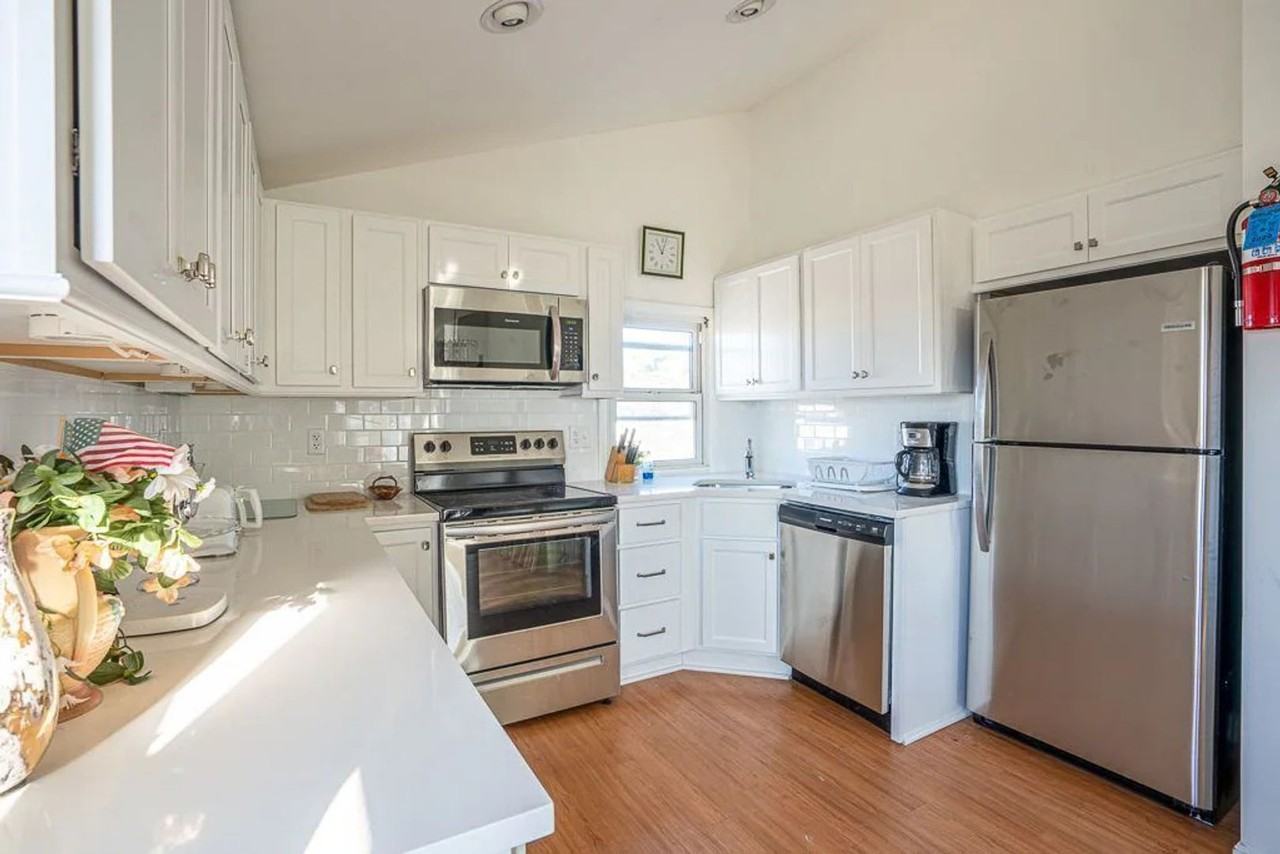 9 28th St E - Photo 5 of 15