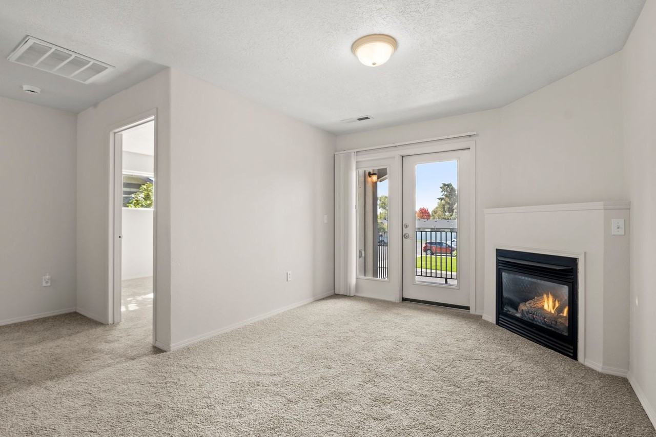 225 Nw Greenwood Ave - Photo 2 of 19