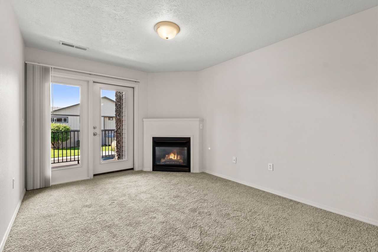 225 Nw Greenwood Ave - Photo 3 of 19