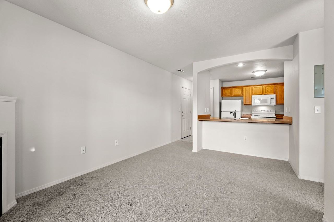 225 Nw Greenwood Ave - Photo 5 of 19
