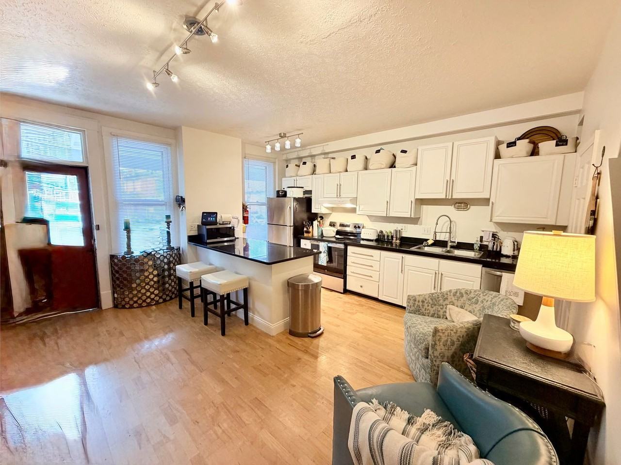 743 Macon Aly - Photo 2 of 16