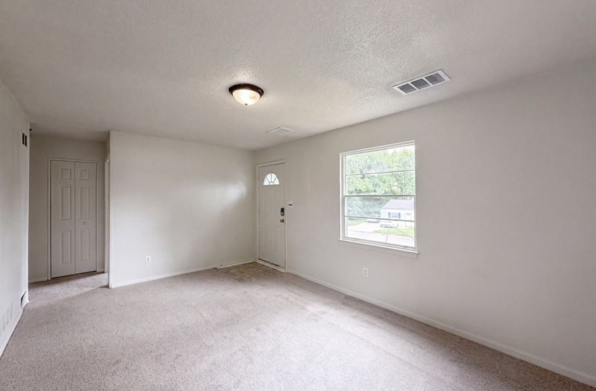 4770 Woodend Avenue - Photo 7 of 8