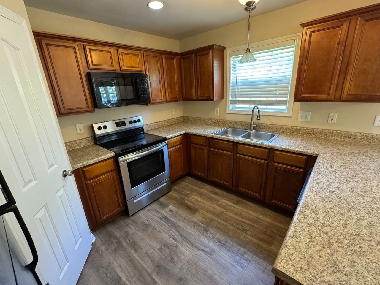 1441 Priestshore Bay - Photo 6 of 25