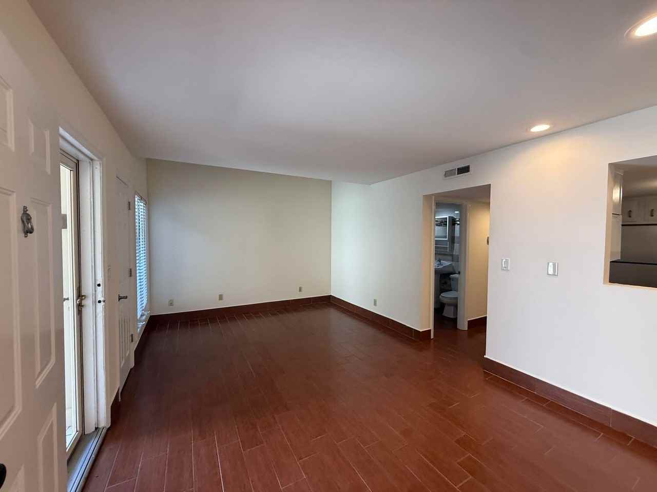 402 75th Ave N #G - Photo 2 of 9