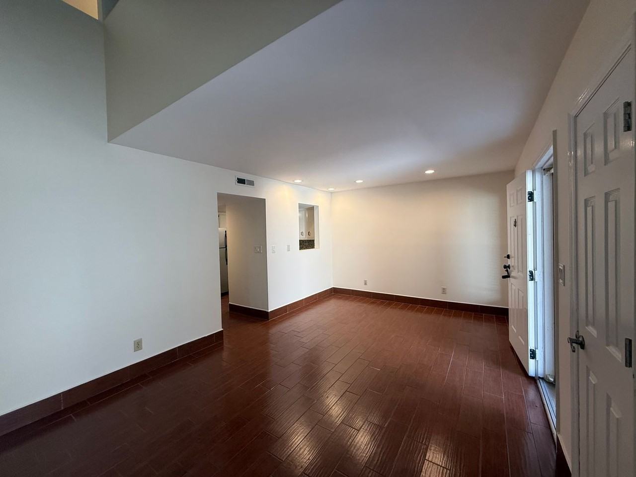 402 75th Ave N #G - Photo 3 of 9