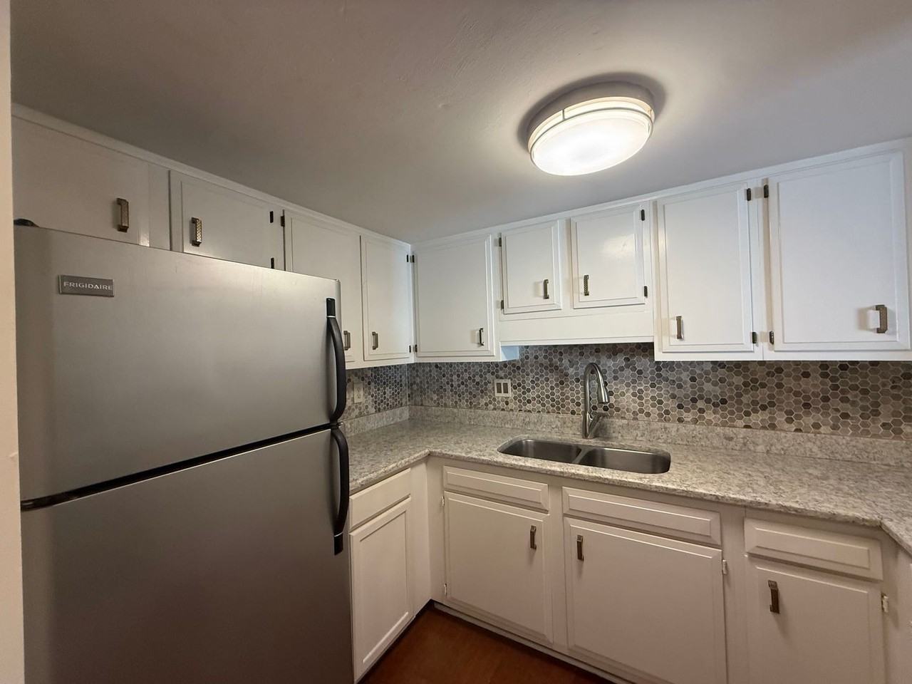 402 75th Ave N #G - Photo 4 of 9
