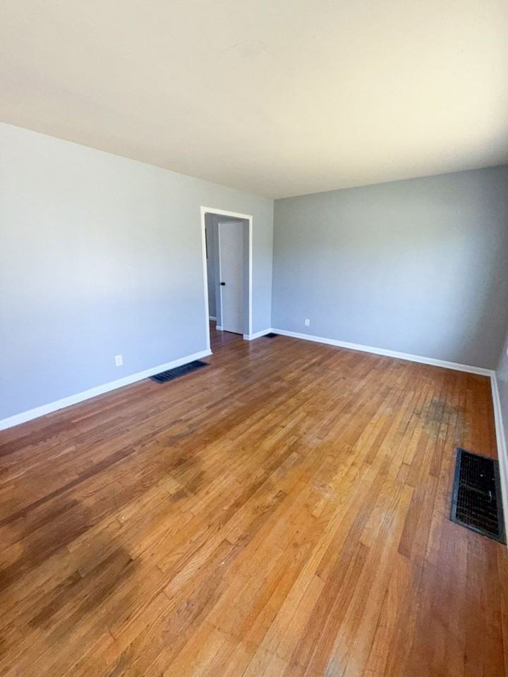 569 James Rd - Photo 3 of 15