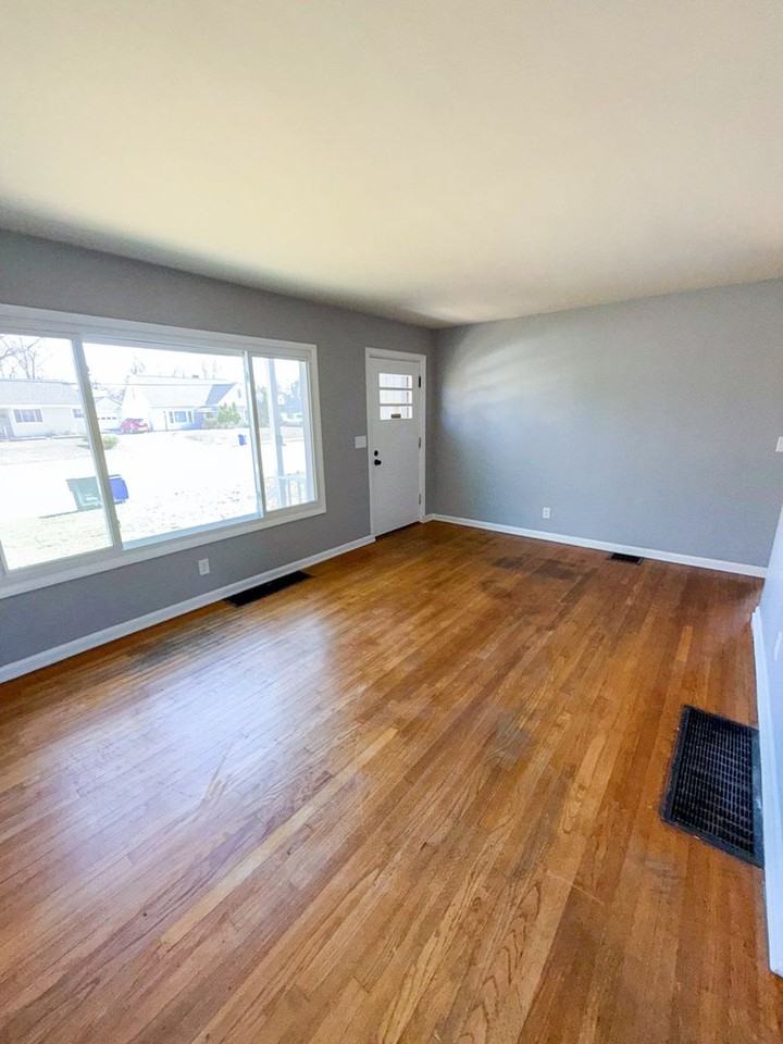 569 James Rd - Photo 4 of 15