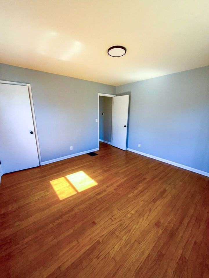569 James Rd - Photo 5 of 15