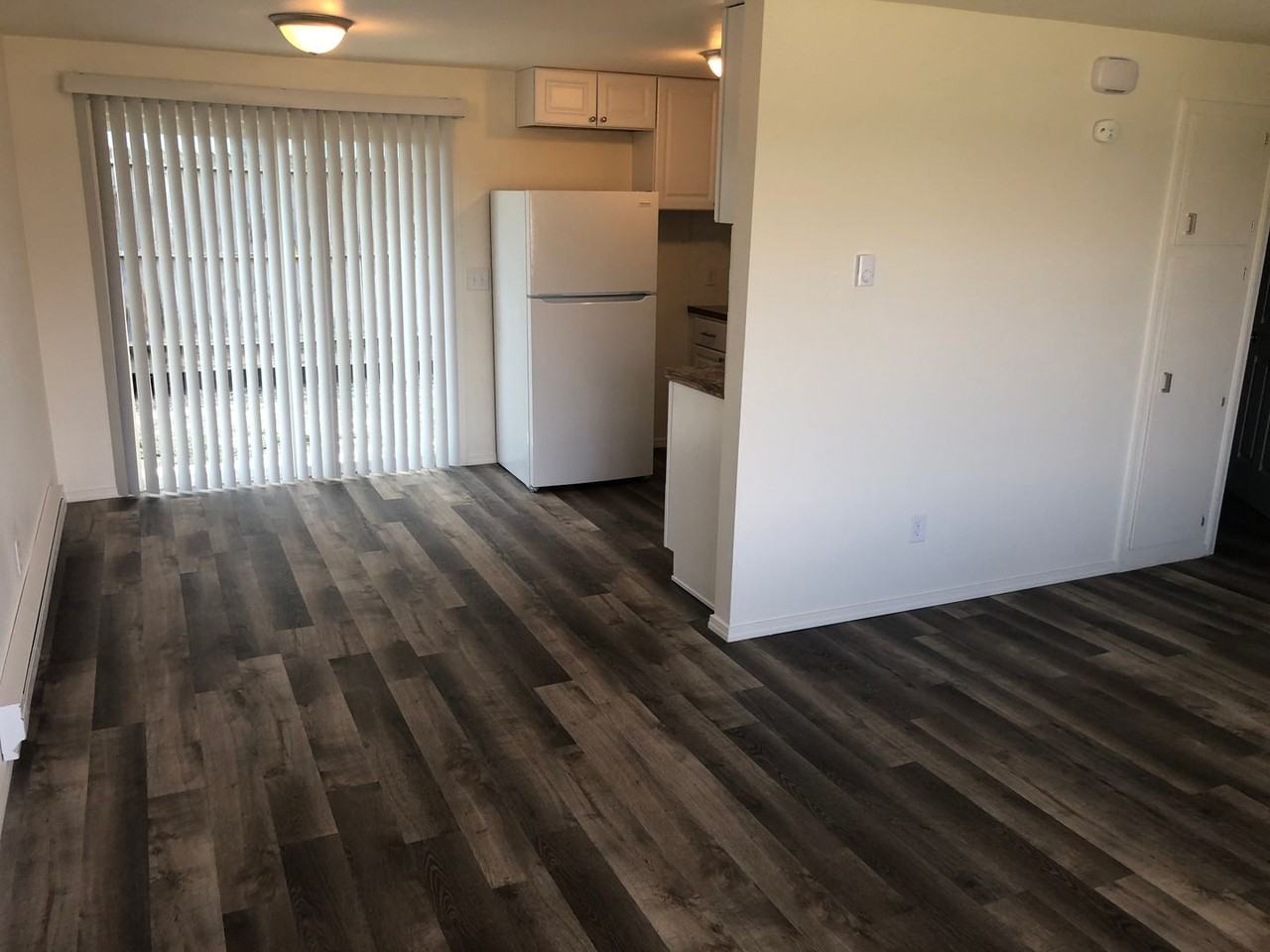 1143 W Cascade Ave - Photo 3 of 6