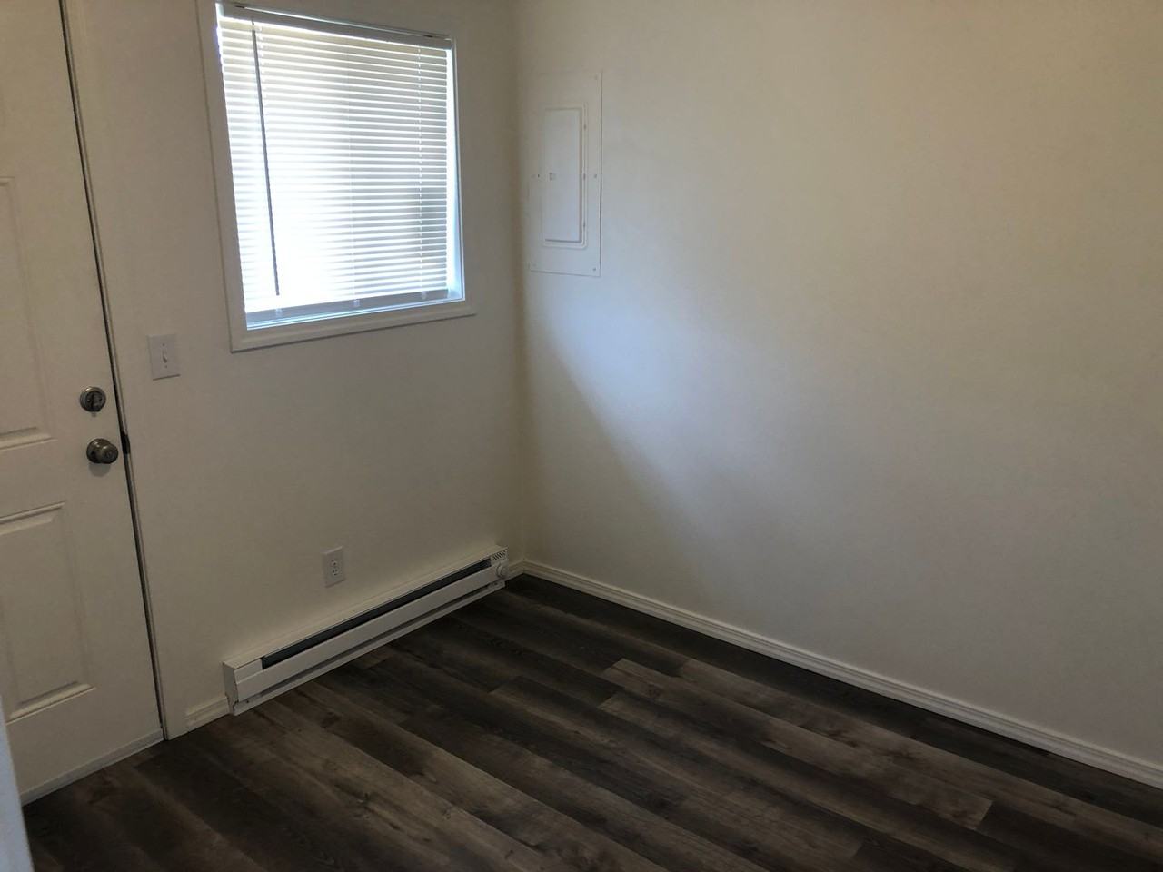 1143 W Cascade Ave - Photo 4 of 6