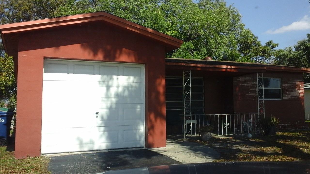 3631 Nw 9th Ct