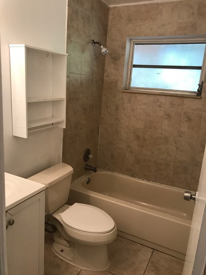 3631 Nw 9th Ct - Photo 5 of 19