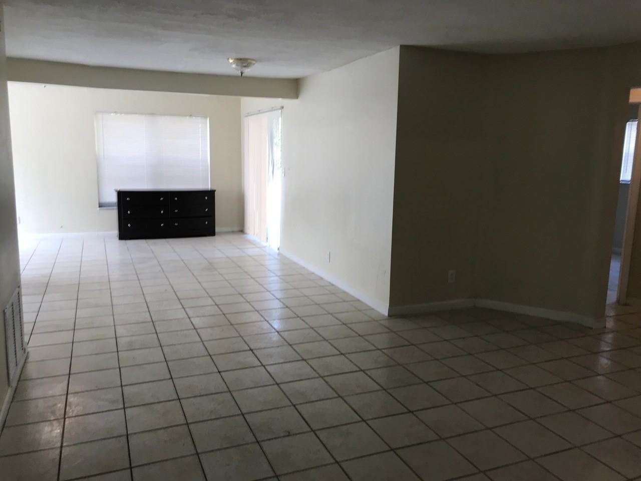 3631 Nw 9th Ct - Photo 6 of 19