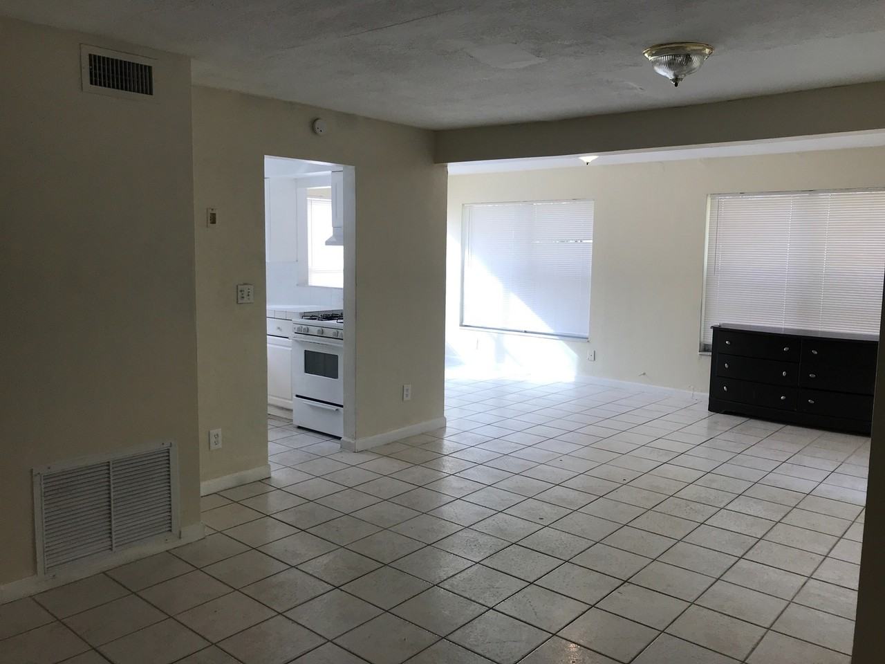 3631 Nw 9th Ct - Photo 7 of 19