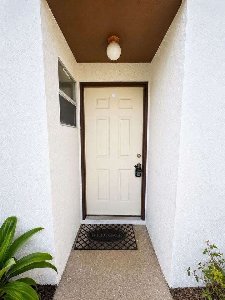 704 Lucaya Dr - Photo 4 of 31