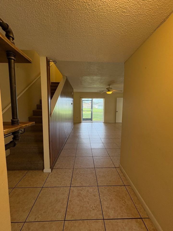 704 Lucaya Dr - Photo 5 of 31
