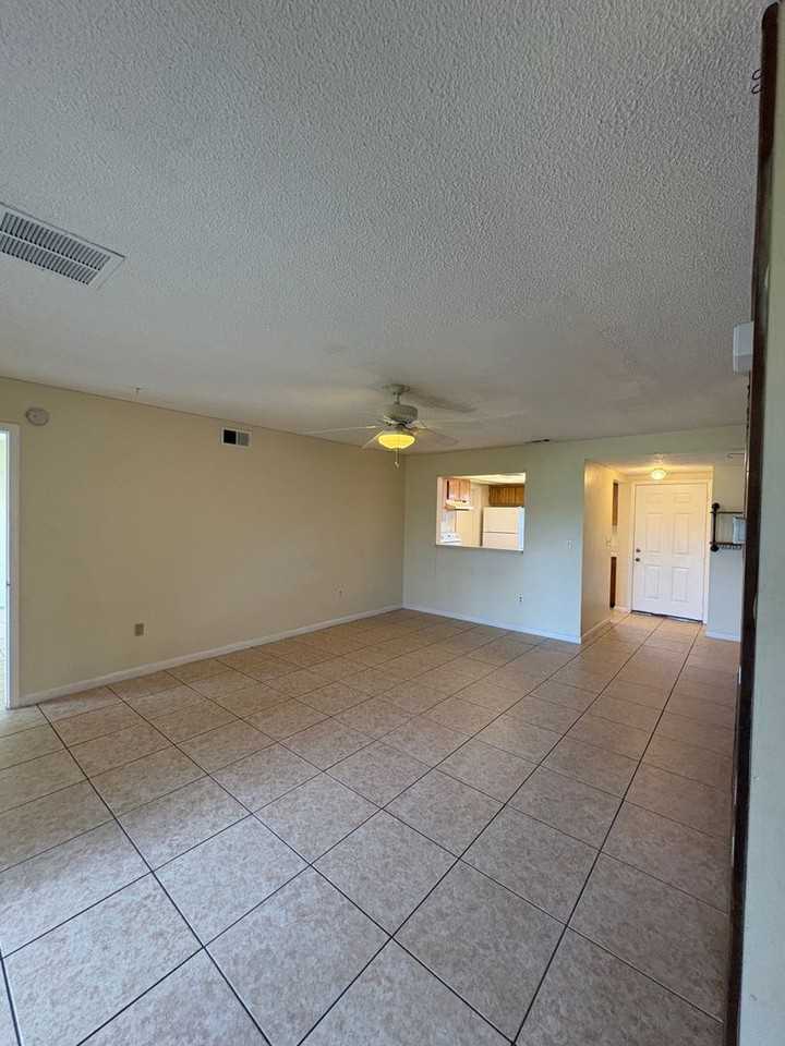 704 Lucaya Dr - Photo 7 of 31