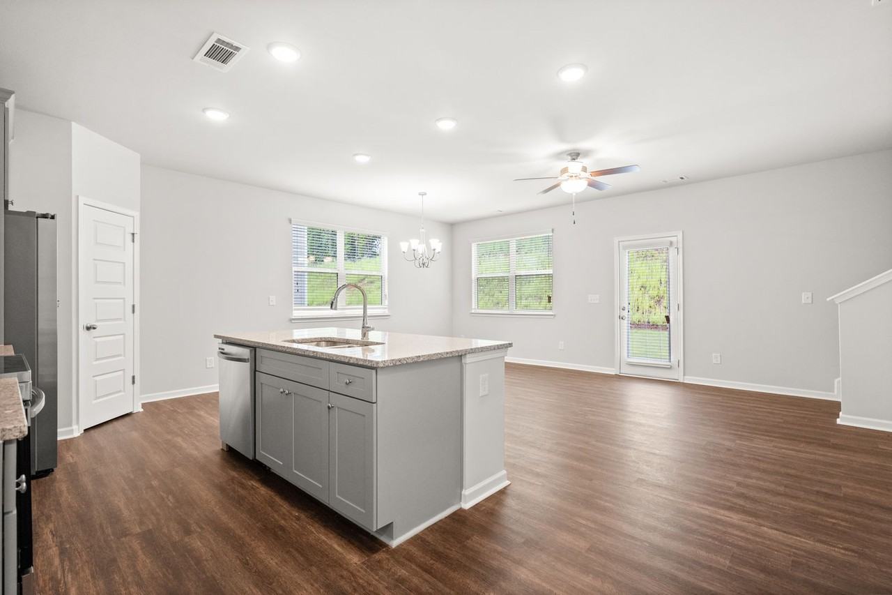 2426 Peak Ridge Ln - Photo 5 of 28