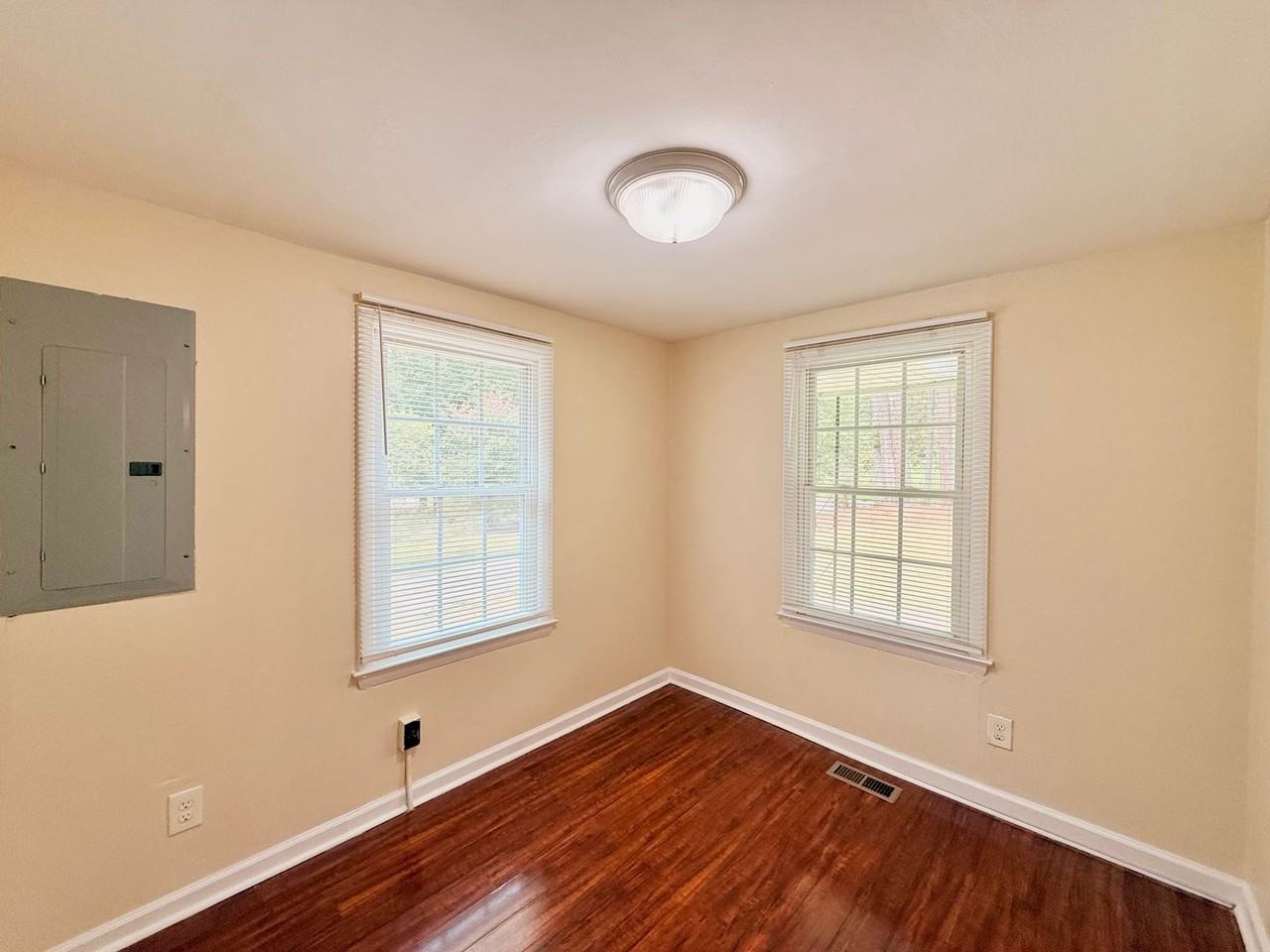 620 Forksville Rd - Photo 5 of 19