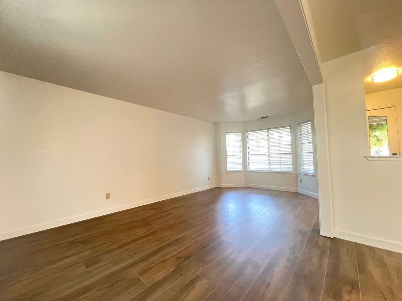 1342 Kingswood Dr - Photo 5 of 28