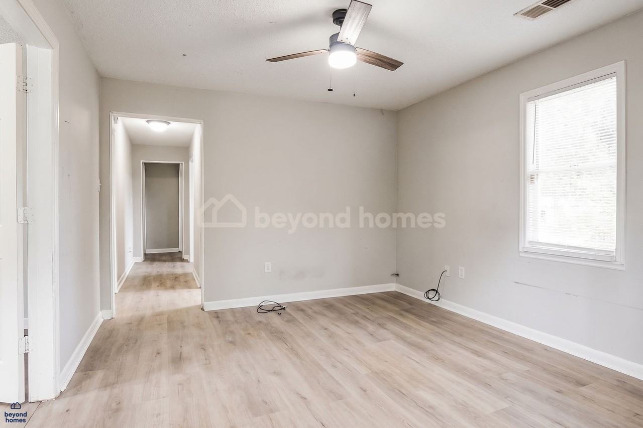 1421 26th Ave N - Photo 3 of 17