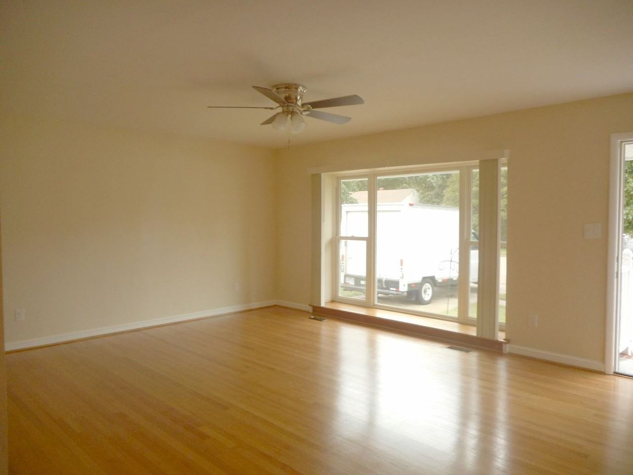 120 Latham Dr - Photo 2 of 9