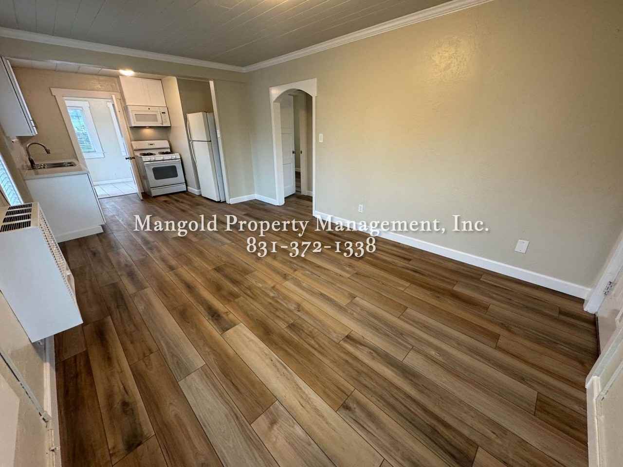 1025 Hilby Ave - Photo 4 of 15