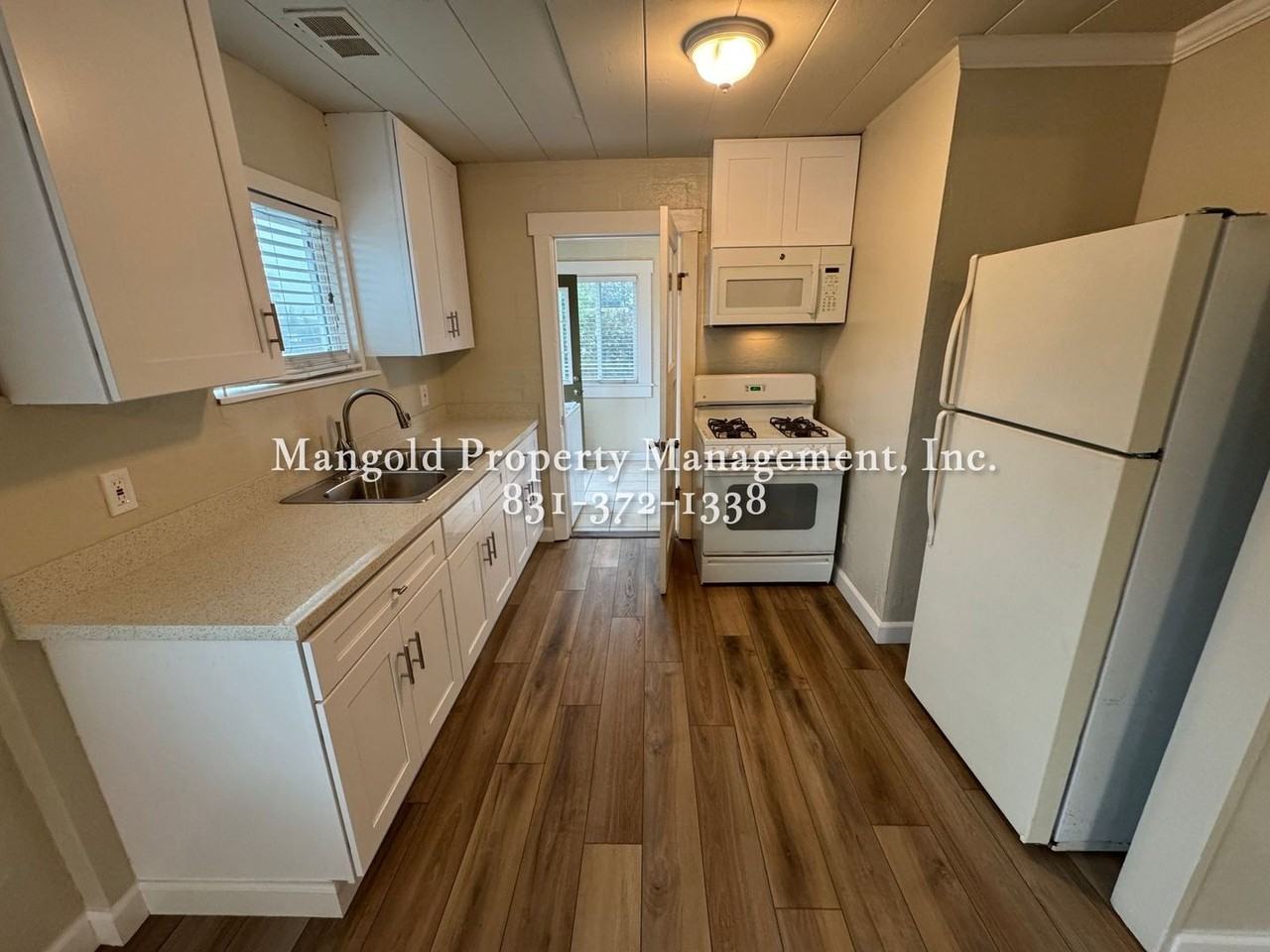 1025 Hilby Ave - Photo 5 of 15