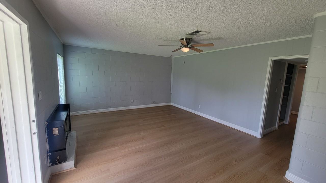 2321 Dora St - Photo 5 of 32