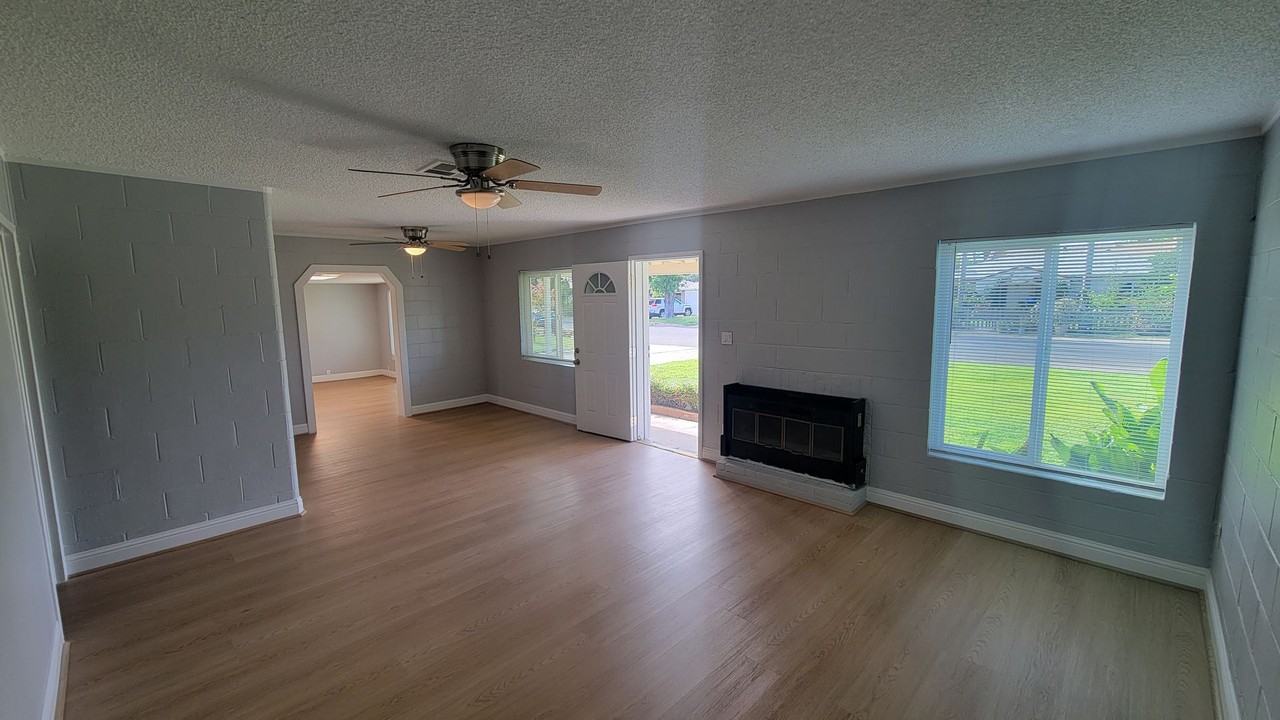 2321 Dora St - Photo 6 of 32