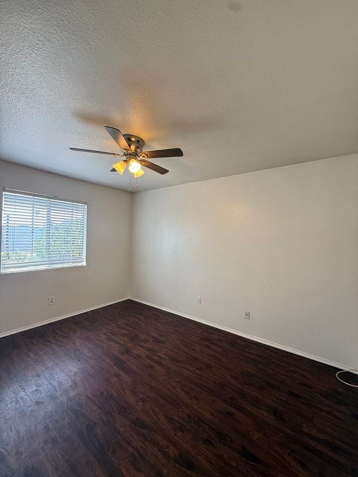 718 Emory St - Photo 3 of 11