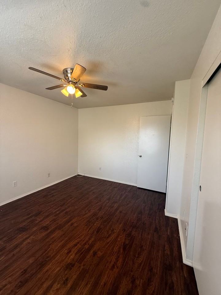 718 Emory St - Photo 4 of 11