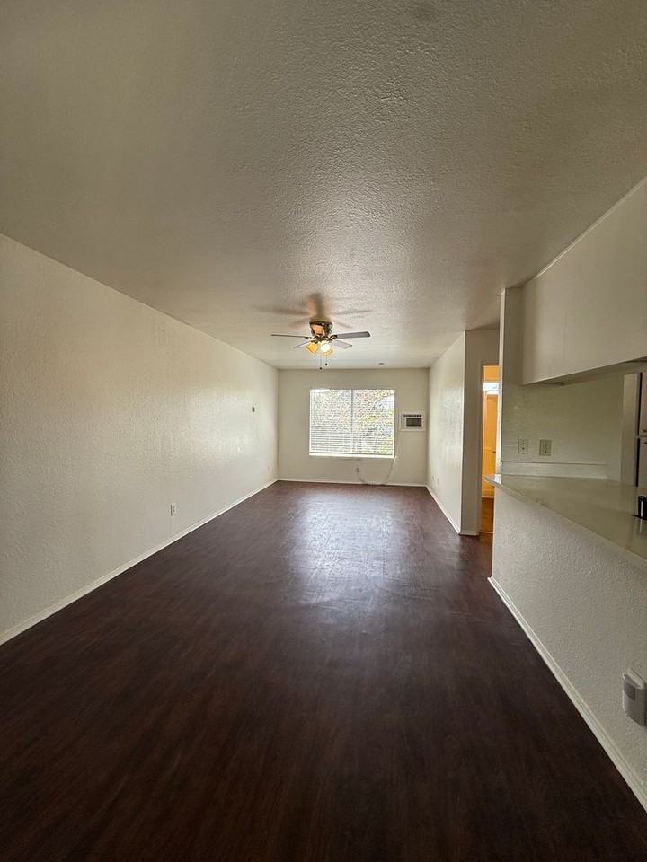 718 Emory St - Photo 7 of 11